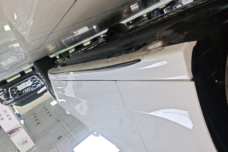Used Mercedes-Benz C-Class 2025 C 260 L Obsidian Night Sport Edition Right Side Sill
