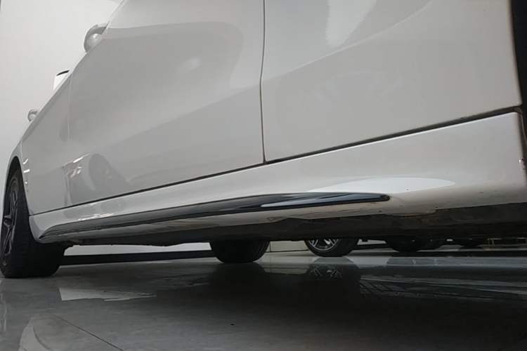 Used Mercedes-Benz C-Class 2025 C 260 L Obsidian Night Sport Edition Right Side Sill