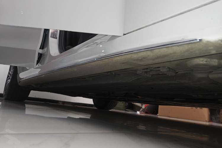 Used Mercedes-Benz C-Class 2025 C 260 L Sport Edition Right Side Sill