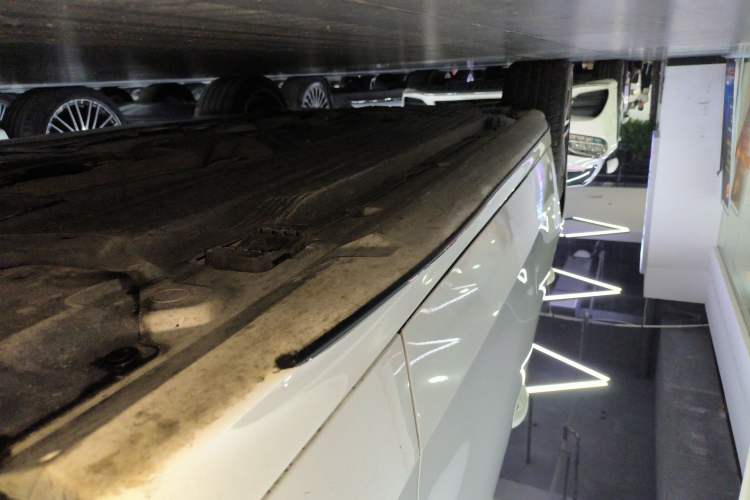 Used Mercedes-Benz C-Class 2025 C 260 L Obsidian Night Sport Edition Right Side Sill
