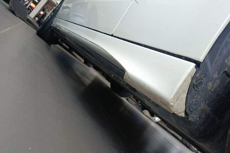 Used Mercedes-Benz C-Class 2025 C 260 L Obsidian Night Sport Edition Right Side Sill