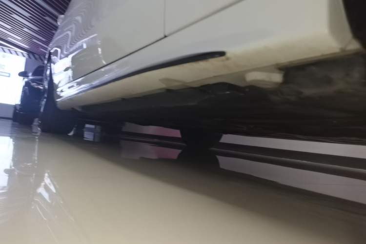 Used Mercedes-Benz C-Class 2025 C 260 L Obsidian Night Sport Edition Right Side Sill