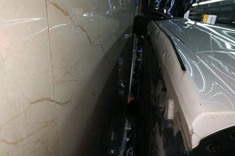 Used Mercedes-Benz C-Class 2025 C 260 L Obsidian Night Sport Edition Right Side Sill