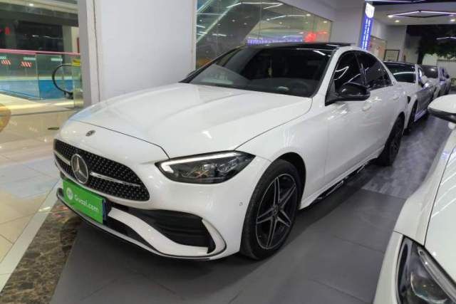 Ojetý Mercedes-Benz C-Class 2025 C 260 L Obsidian Night Sport Edition