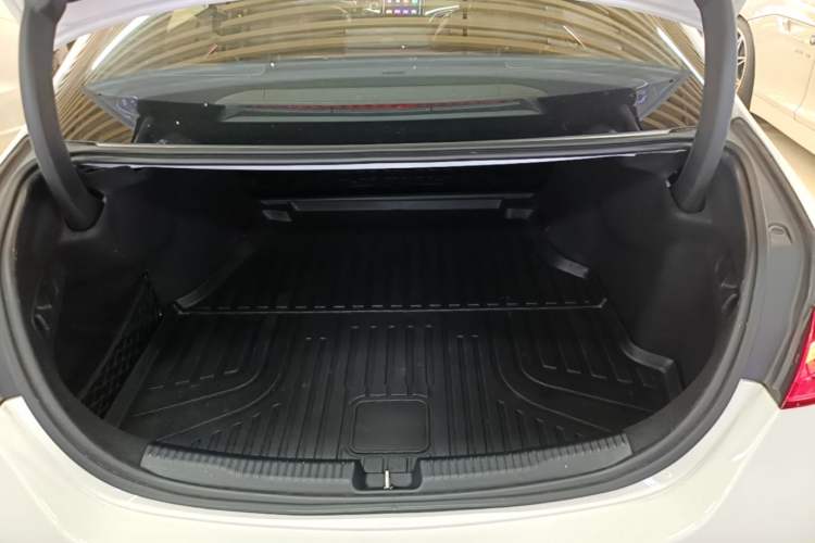 Used Mercedes-Benz C-Class 2025 Refresh C 260 L Night Edition Sports Version Trunk
