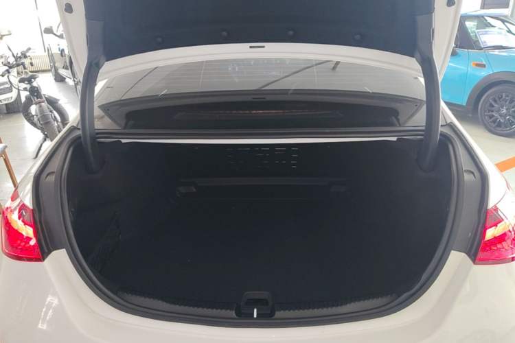 Used Mercedes-Benz C-Class 2025 Refresh C 200 L Sport Edition Trunk