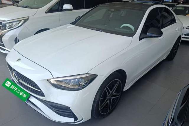 Ojetý Mercedes-Benz C-Class 2025 C 260 L Obsidian Night Sport Edition