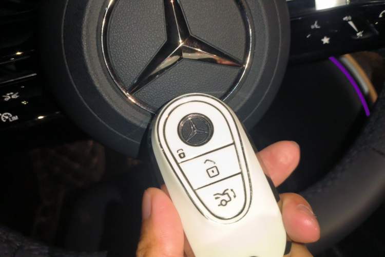 Used Mercedes-Benz C-Class 2025 Facelift C 260 L Sport Edition Vehicle Key