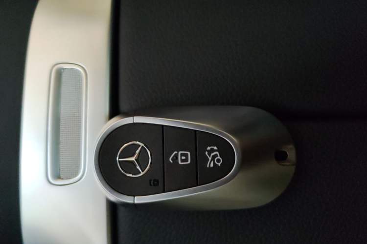 Used Mercedes-Benz C-Class 2025 Facelift C 260 L Sport Edition Vehicle Key