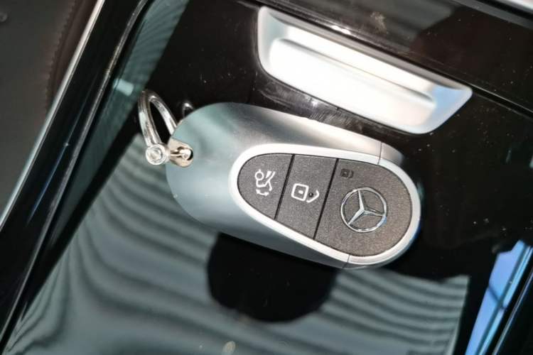Used Mercedes-Benz C-Class 2025 Facelift C 260 L Sport Edition Vehicle Key