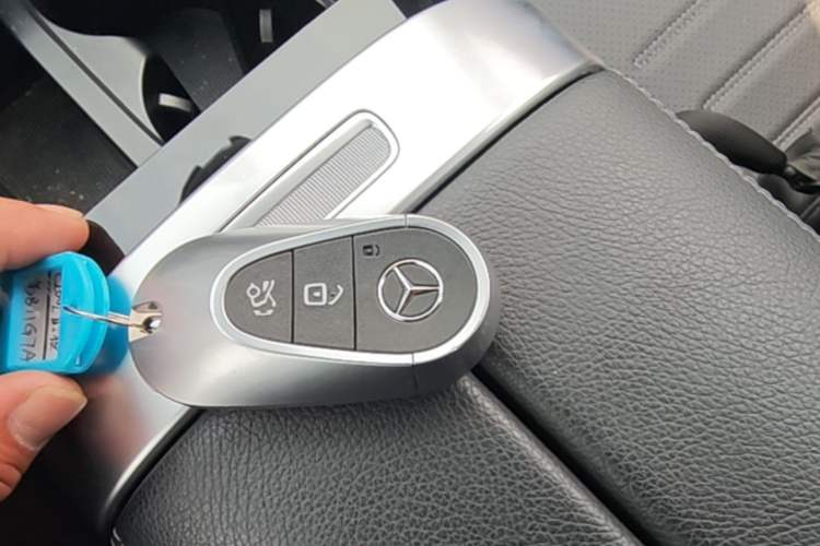 Used Mercedes-Benz C-Class 2025 C 260 L Obsidian Night Sport Edition Vehicle Key