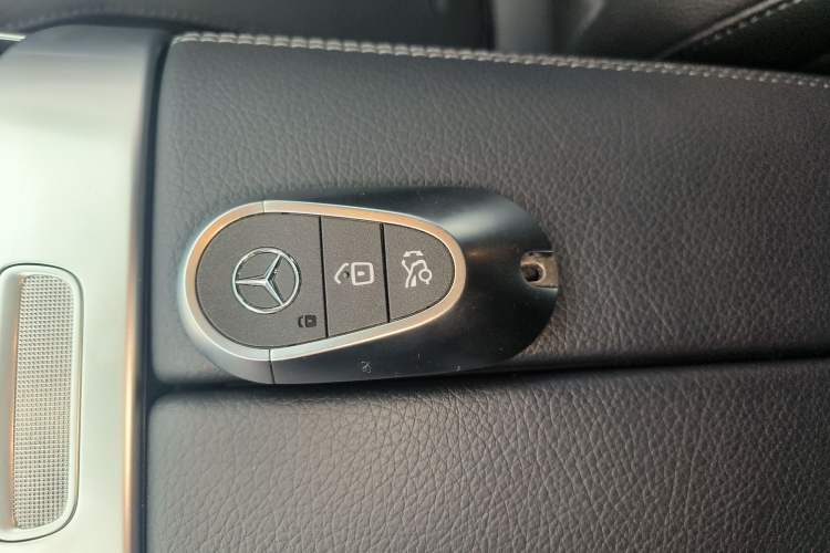 Used Mercedes-Benz C-Class 2025 Facelift C 260 L Sport Edition Vehicle Key
