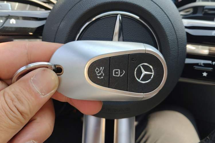 Used Mercedes-Benz C-Class 2025 C 260 L Obsidian Night Sport Edition Vehicle Key