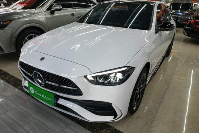 Ojetý Mercedes-Benz C-Class 2025 C 260 L Obsidian Night Sport Edition