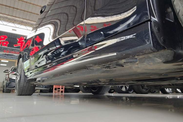 Used Mercedes-Benz C-Class 2026 C 260 L Sport Edition Right Side Sill