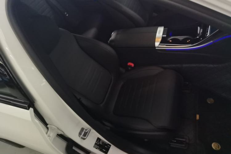 Used Mercedes-Benz C-Class 2026 C 260 L Moonlight Sport Edition Right Front Seat