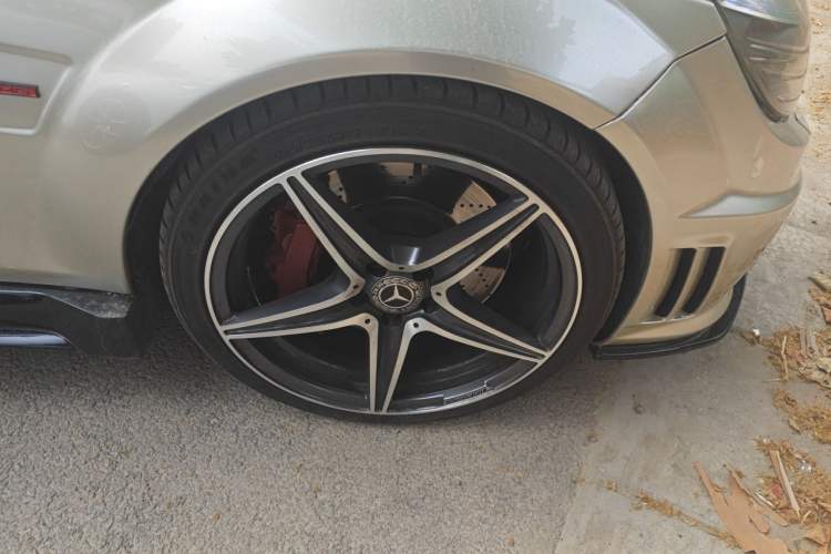 Used Mercedes-Benz C-Class AMG 2009 AMG C 63 Sport Edition Right Front Wheel Hub