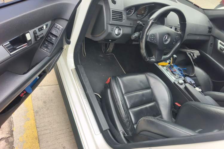 Used Mercedes-Benz C-Class AMG 2009 AMG C 63 Sport Edition Driver Seat