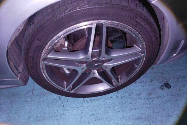 Used Mercedes-Benz C-Class AMG 2009 AMG C 63 Sport Edition Right Front Wheel Hub