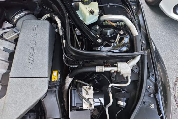 Used Mercedes-Benz C-Class AMG 2010 AMG C 63 Sport Enhancement Edition Engine Bay Left
