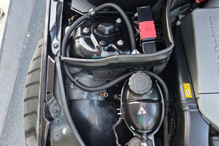 Used Mercedes-Benz C-Class AMG 2010 AMG C 63 Sport Enhancement Edition Engine Bay Right