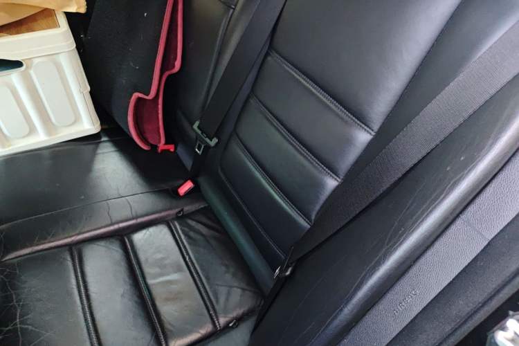 Used Mercedes-Benz C-Class AMG 2010 AMG C 63 Sport Enhancement Edition Left Rear Seat