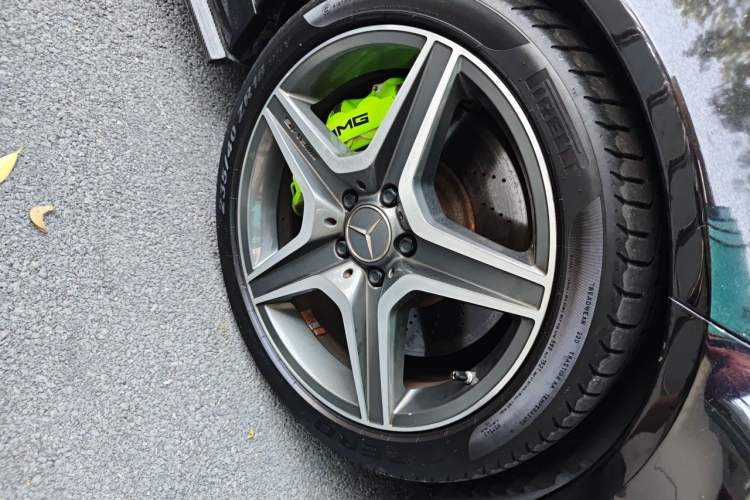 Used Mercedes-Benz C-Class AMG 2010 AMG C 63 Sport Enhancement Edition Right Front Wheel Hub