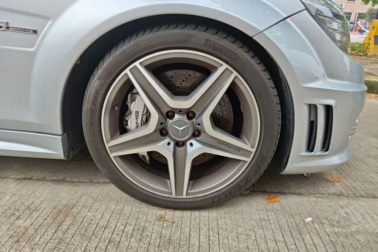 Used Mercedes-Benz C-Class AMG 2010 AMG C 63 Sport Enhancement Edition Right Front Wheel Hub