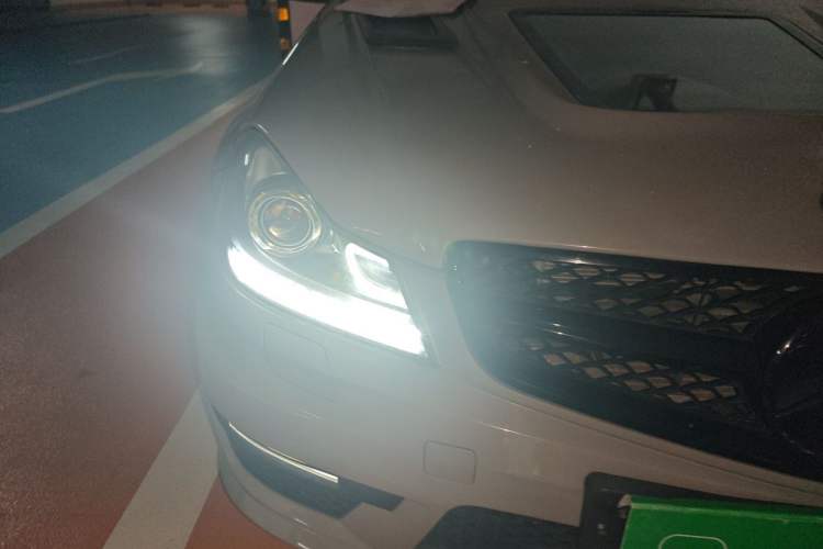 Used Mercedes-Benz C-Class AMG 2010 AMG C 63 Sport Enhancement Edition Right Front Headlight