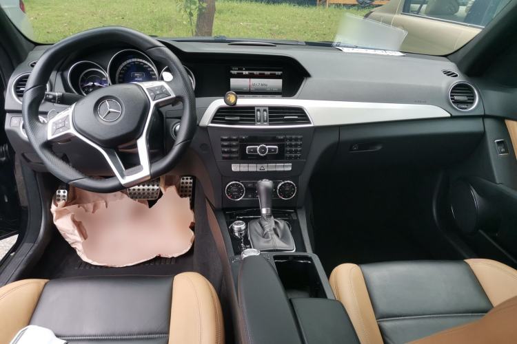 Used Mercedes-Benz C-Class AMG 2012 AMG C 63 Sport Edition Center Console