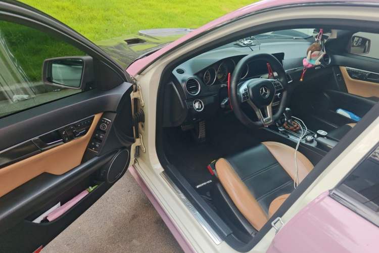 Used Mercedes-Benz C-Class AMG 2012 AMG C 63 Sport Edition Driver Seat