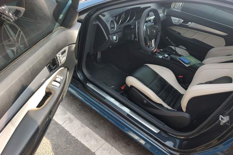 Used Mercedes-Benz C-Class AMG 2012 AMG C 63 Coupe Sport Edition Driver Seat