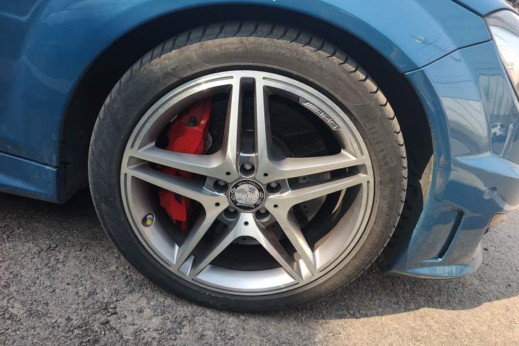 Used Mercedes-Benz C-Class AMG 2012 AMG C 63 Coupe Sport Edition Right Front Wheel Hub
