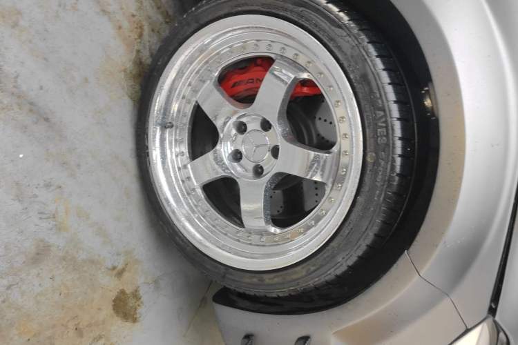 Used Mercedes-Benz C-Class AMG 2012 AMG C 63 Sport Edition Right Front Wheel Hub