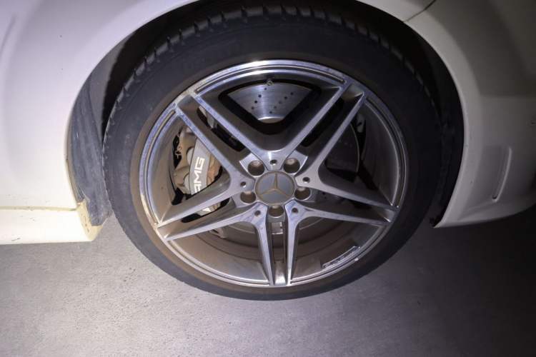 Used Mercedes-Benz C-Class AMG 2012 AMG C 63 Sport Edition Right Front Wheel Hub