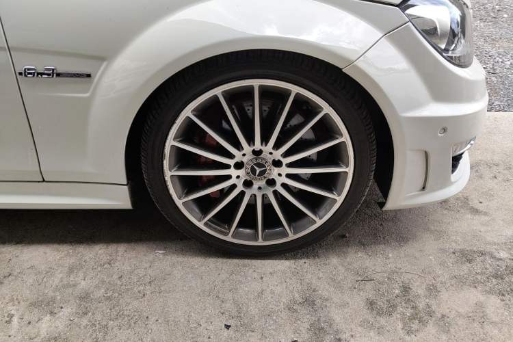 Used Mercedes-Benz C-Class AMG 2012 AMG C 63 Coupe Sport Edition Right Front Wheel Hub