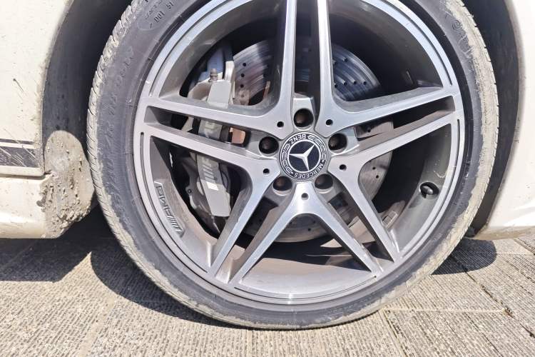 Used Mercedes-Benz C-Class AMG 2012 AMG C 63 Sport Edition Right Front Wheel Hub
