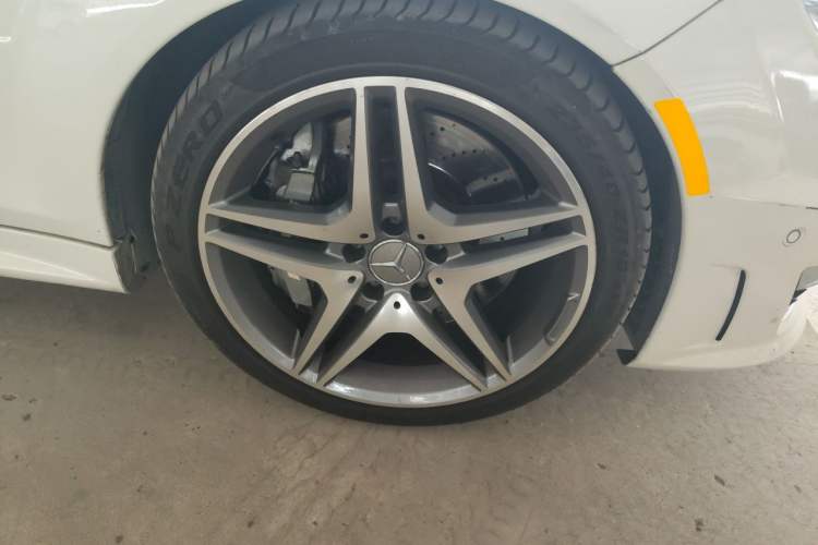 Used Mercedes-Benz C-Class AMG 2012 AMG C 63 Coupe Sport Edition Right Front Wheel Hub