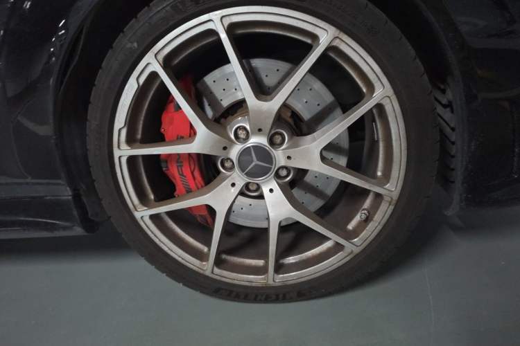 Used Mercedes-Benz C-Class AMG 2014 AMG C 63 Edition 507 Right Front Wheel Hub