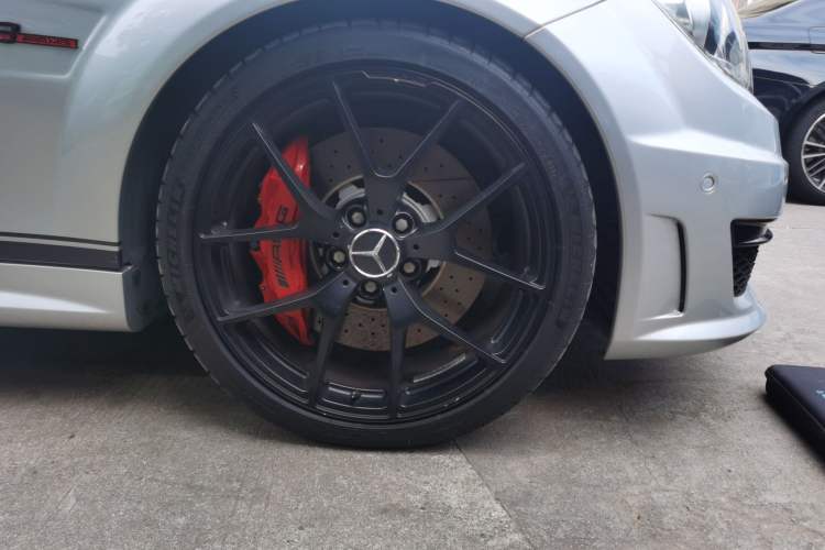 Used Mercedes-Benz C-Class AMG 2014 AMG C 63 Coupe Edition 507 Right Front Wheel Hub