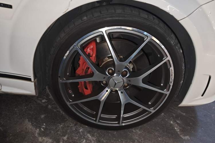 Used Mercedes-Benz C-Class AMG 2014 AMG C 63 Edition 507 Right Front Wheel Hub