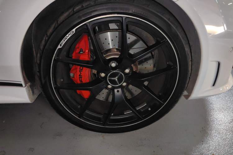Used Mercedes-Benz C-Class AMG 2014 AMG C 63 Coupe Edition 507 Right Front Wheel Hub