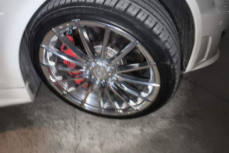 Used Mercedes-Benz C-Class AMG 2014 AMG C 63 Edition 507 Right Front Wheel Hub