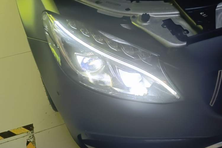 Used Mercedes-Benz C-Class AMG 2015 AMG C 63 Right Front Headlight