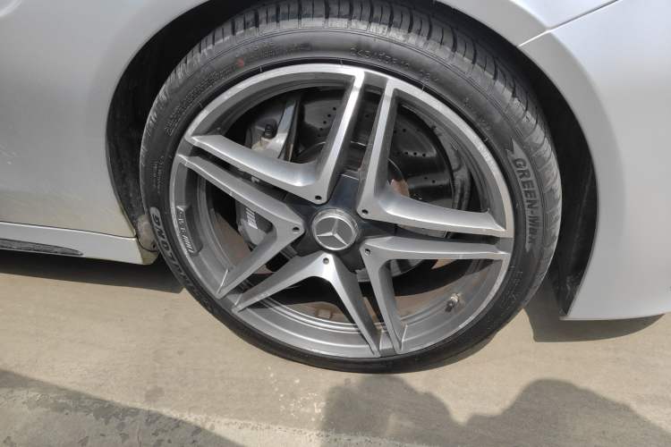 Used Mercedes-Benz C-Class AMG 2015 AMG C 63 Right Front Wheel Hub