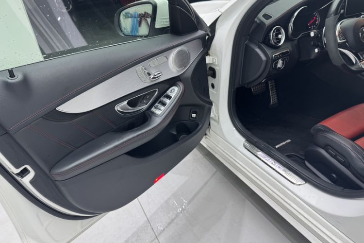 Used Mercedes-Benz C-Class AMG 2015 AMG C 63 Interior 4