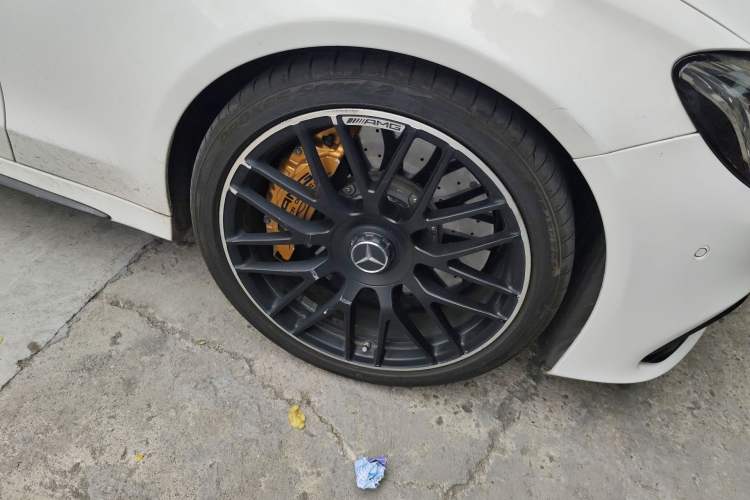 Used Mercedes-Benz C-Class AMG 2015 AMG C 63 S Right Front Wheel Hub