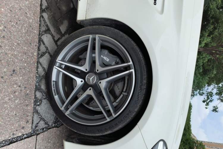 Used Mercedes-Benz C-Class AMG 2015 AMG C 63 Right Front Wheel Hub