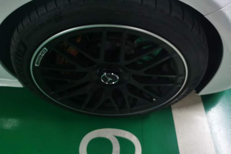 Used Mercedes-Benz C-Class AMG 2015 AMG C 63 S Right Front Wheel Hub