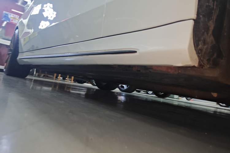 Used Mercedes-Benz C-Class AMG 2015 AMG C 63 Right Side Sill